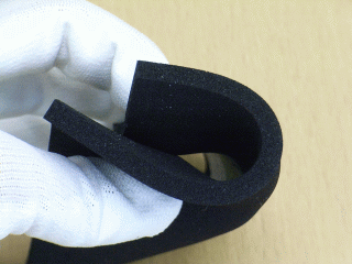 発泡ゴムを使用しております。